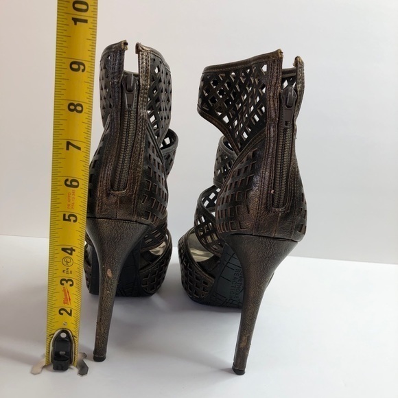 Kenneth Cole R. Heels Sandals #8 - Picture 8 of 13